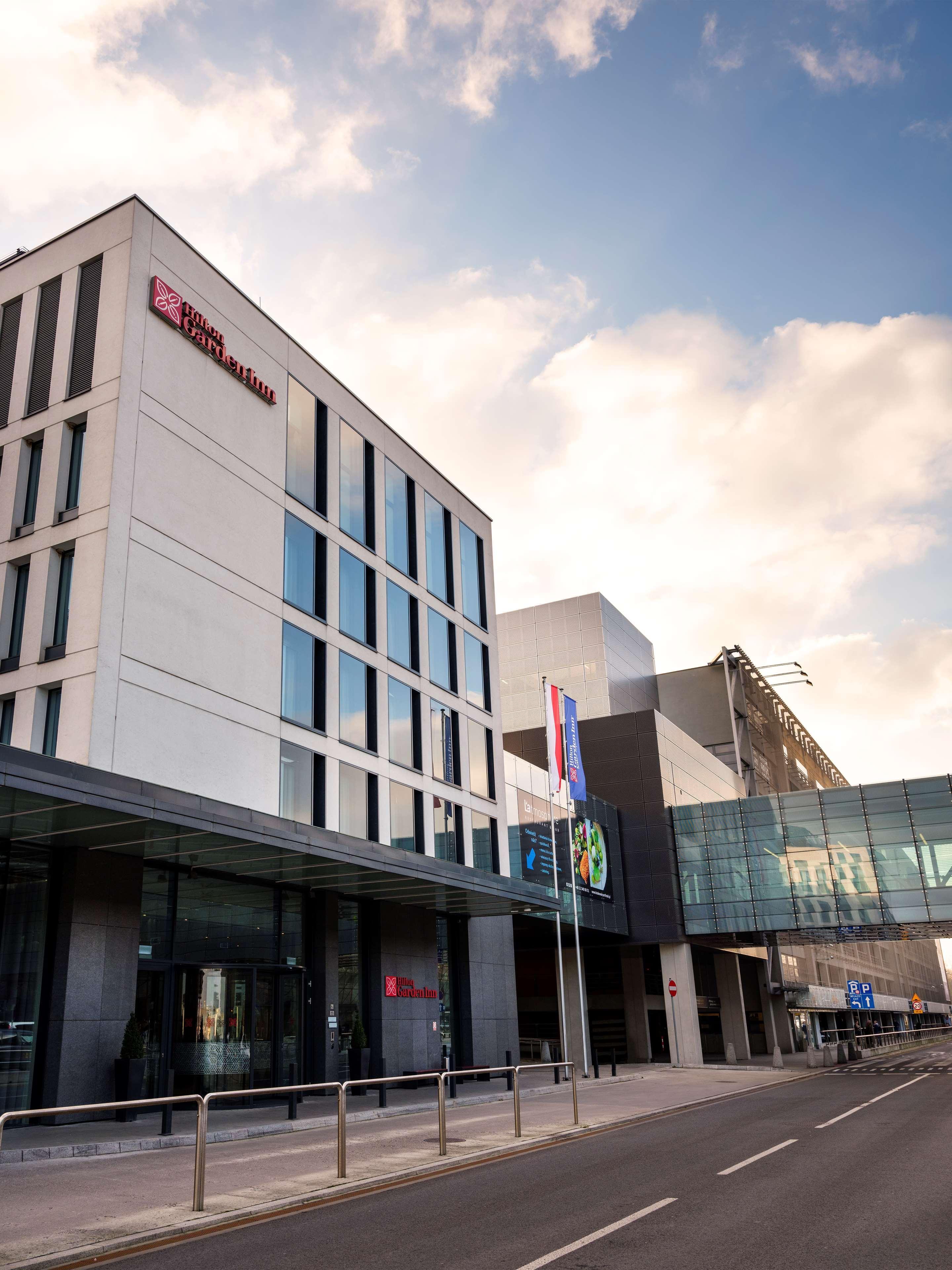 Hilton Garden Inn Krakow Airport Экстерьер фото