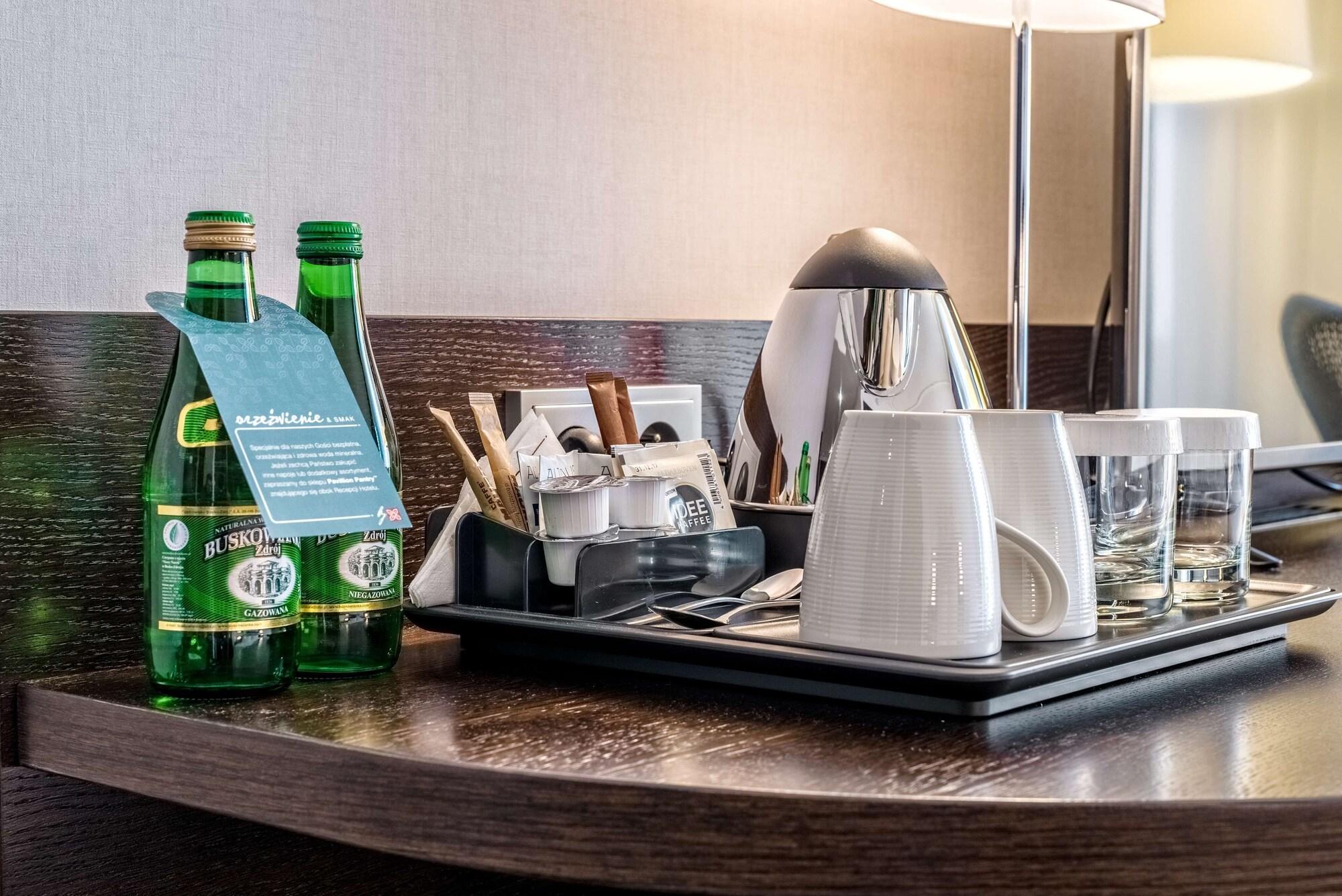 Hilton Garden Inn Krakow Airport Экстерьер фото