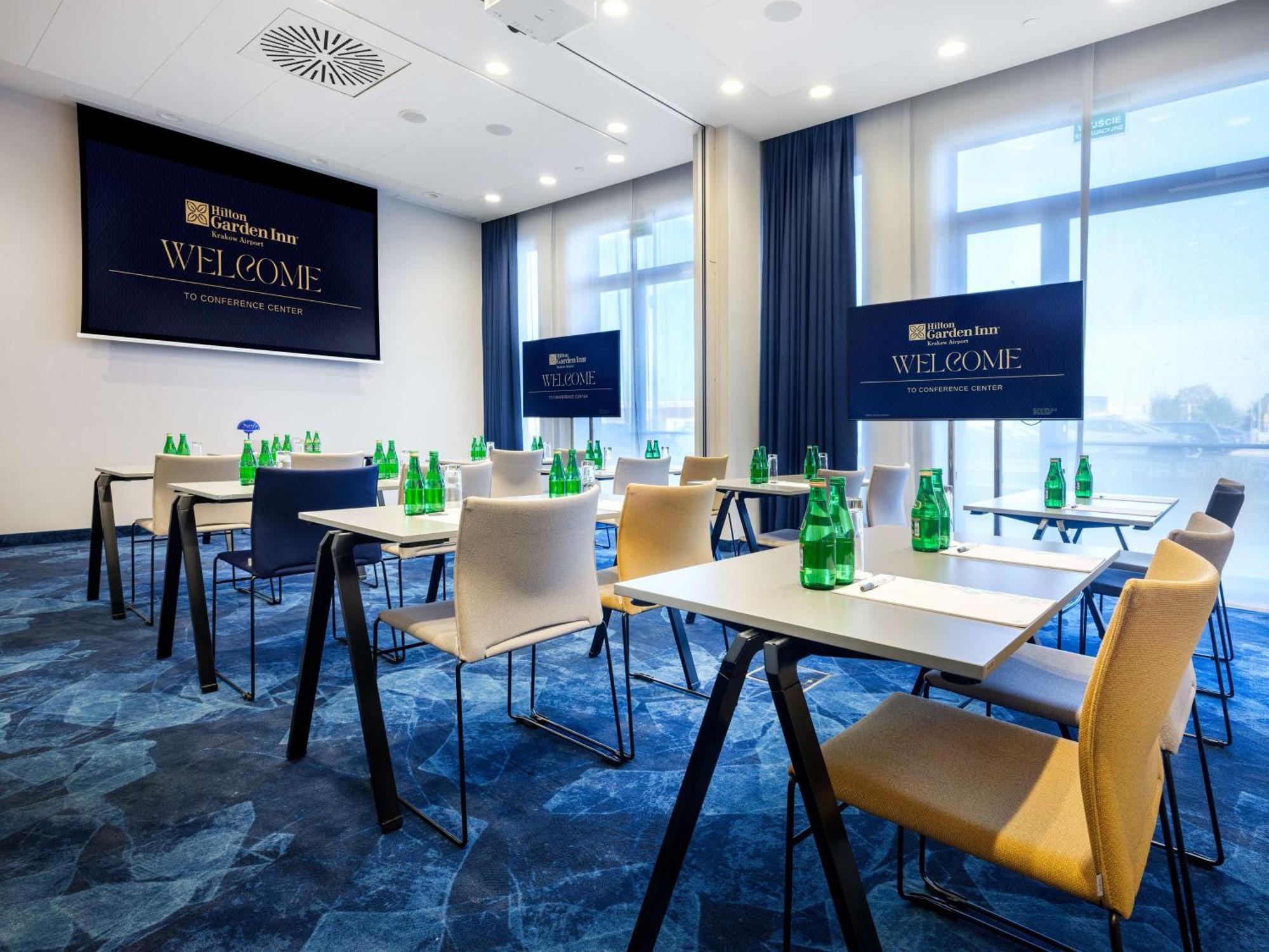 Hilton Garden Inn Krakow Airport Экстерьер фото